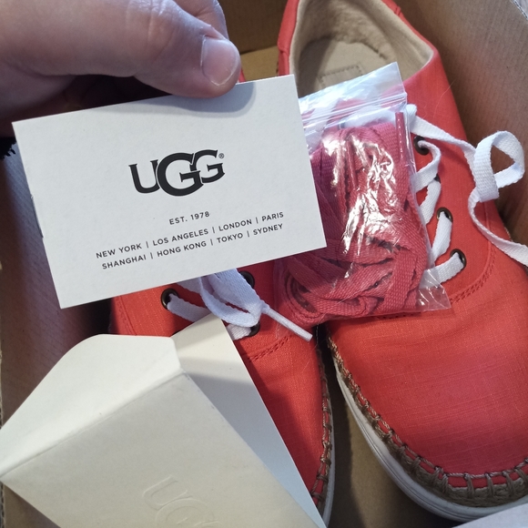 women's uggs - Picture 2 of 6
